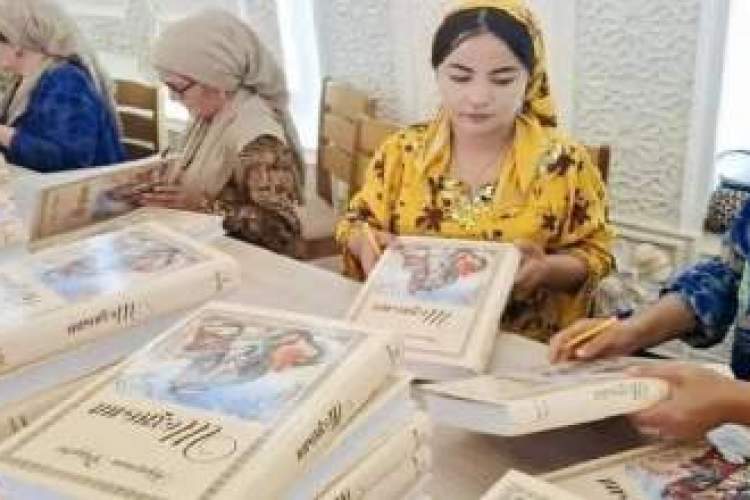 شاهنامه رایگان در خانه تاجیک‌ها